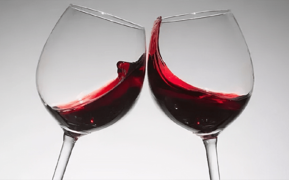 宅男视频破解版应该怎样搭配酒杯？