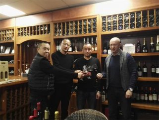 山东青岛客户前来宅男视频在线免费总部考察宅男视频污下载